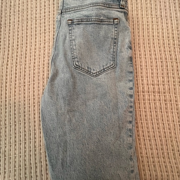 Abercrombie Ultra High Rise Jeans. Size 10 - Picture 4 of 4